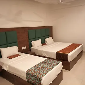 Tej Plaza ,a Family Near Igi Airport Delhi **** New Delhi
